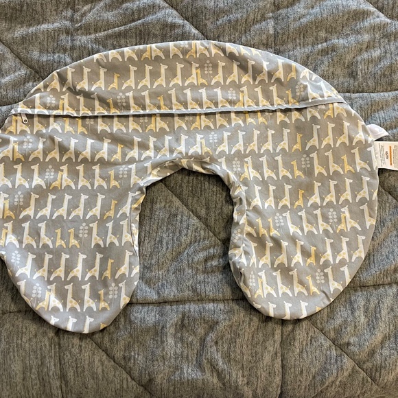 Boppy brand pillow covers, set of 2 - Picture 4 of 5